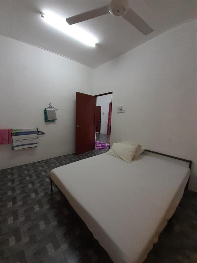 Homestay Idaman B B With 2 Room Aircond 2 Quen Bed And Not Sharing Room -Privacy Kuala Terengganu Exteriör bild