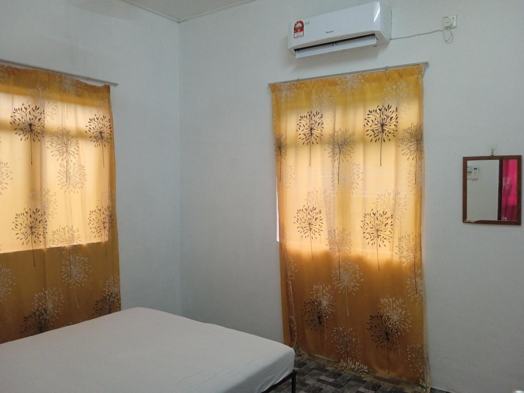 Homestay Idaman B B With 2 Room Aircond 2 Quen Bed And Not Sharing Room -Privacy Kuala Terengganu Exteriör bild