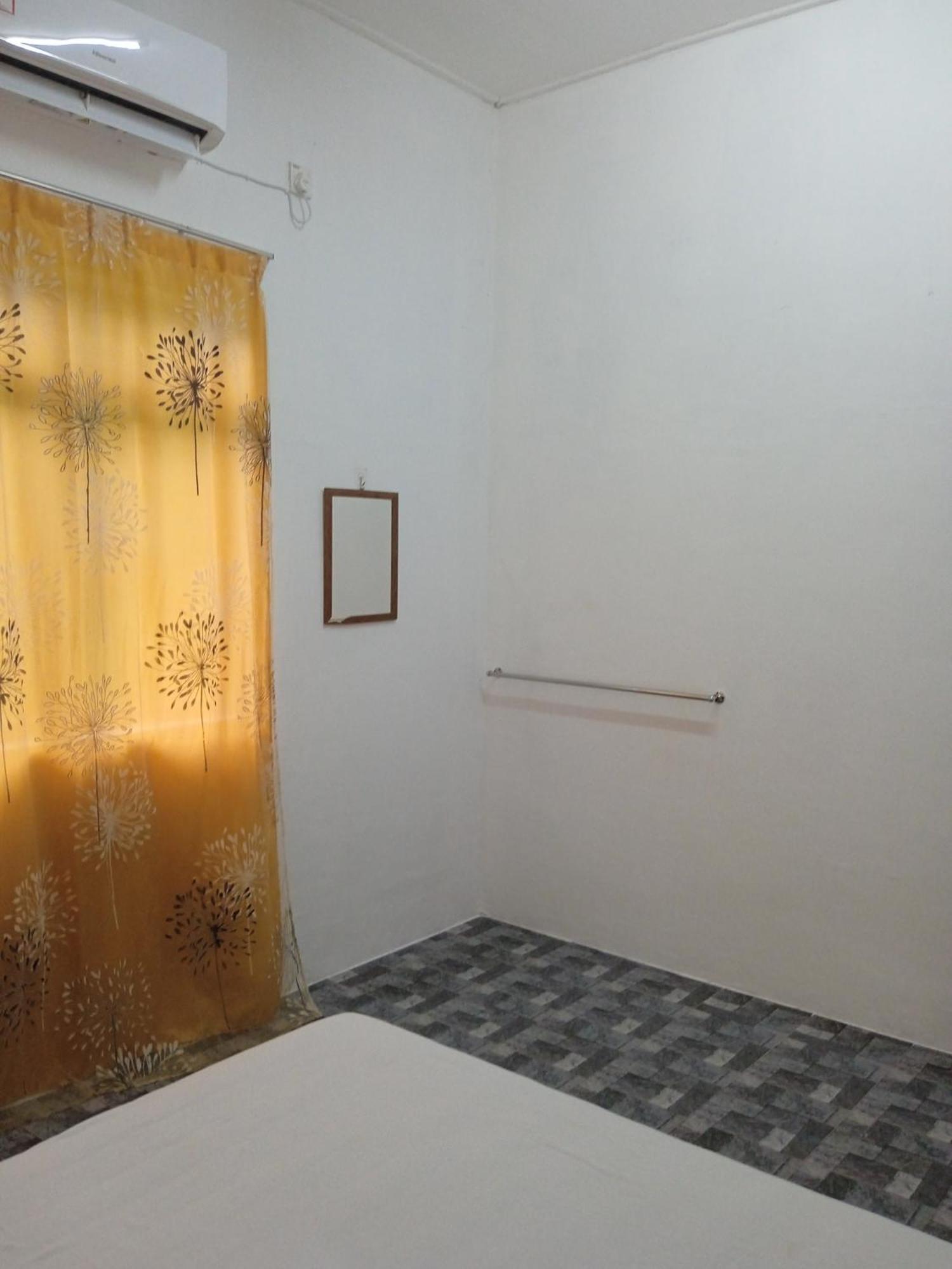 Homestay Idaman B B With 2 Room Aircond 2 Quen Bed And Not Sharing Room -Privacy Kuala Terengganu Exteriör bild