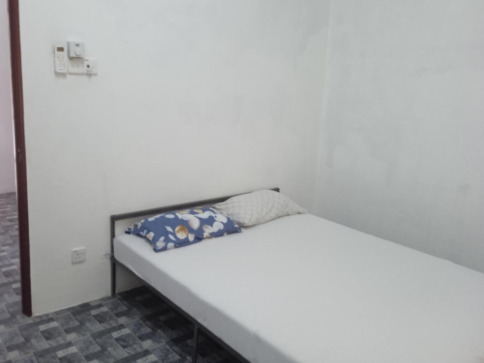 Homestay Idaman B B With 2 Room Aircond 2 Quen Bed And Not Sharing Room -Privacy Kuala Terengganu Exteriör bild