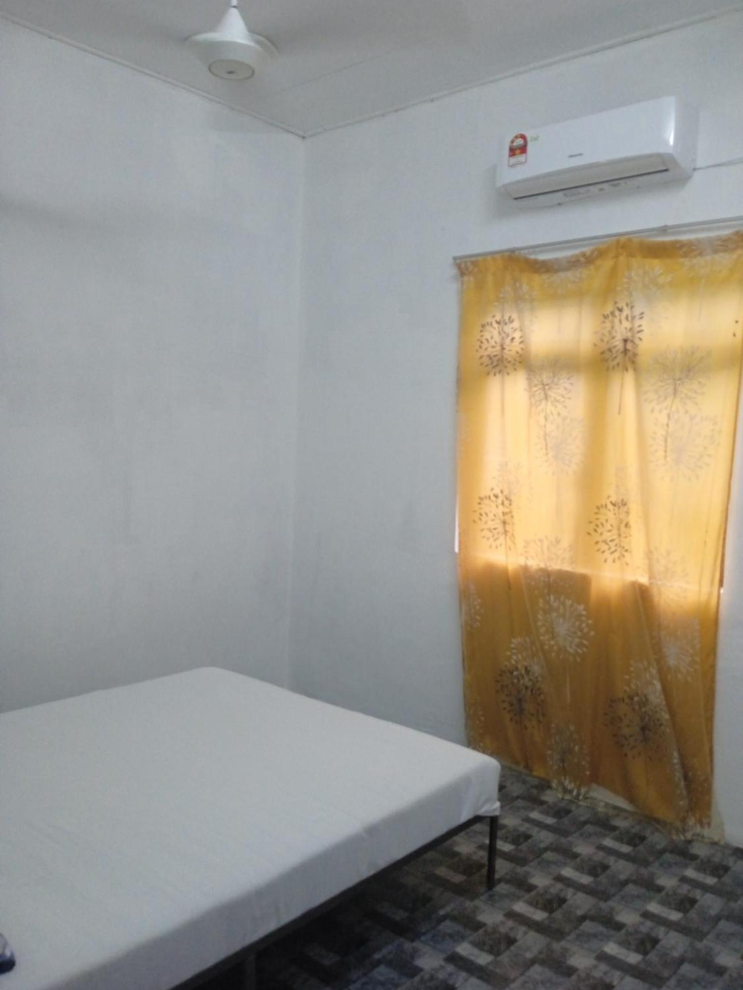 Homestay Idaman B B With 2 Room Aircond 2 Quen Bed And Not Sharing Room -Privacy Kuala Terengganu Exteriör bild