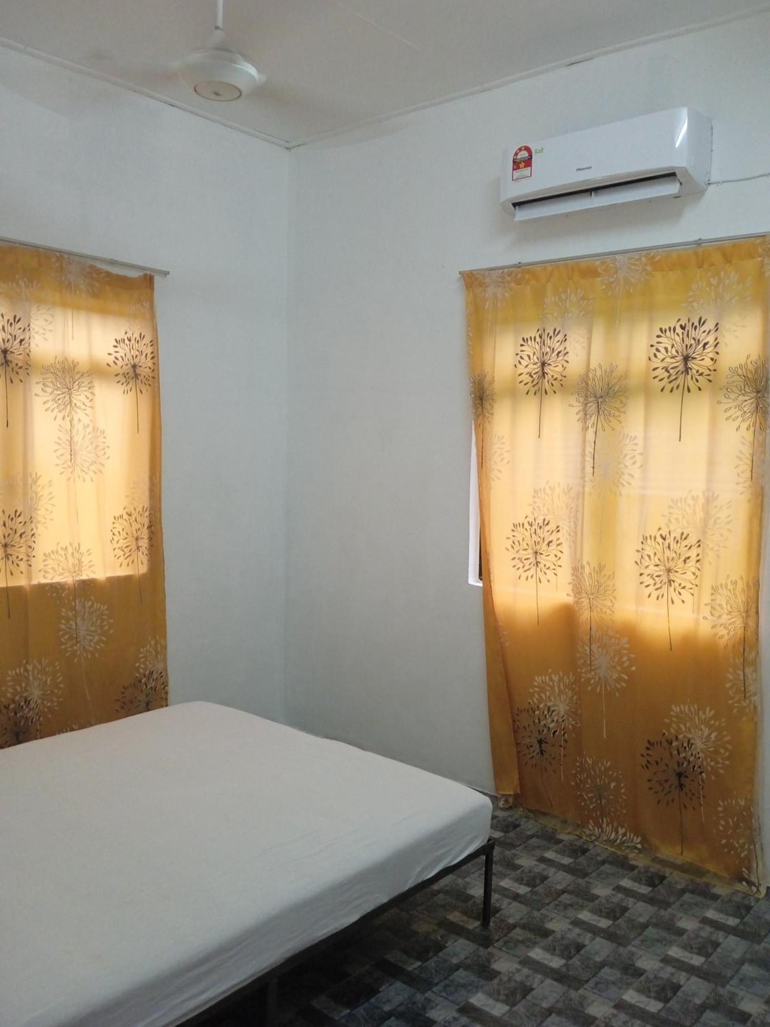 Homestay Idaman B B With 2 Room Aircond 2 Quen Bed And Not Sharing Room -Privacy Kuala Terengganu Exteriör bild