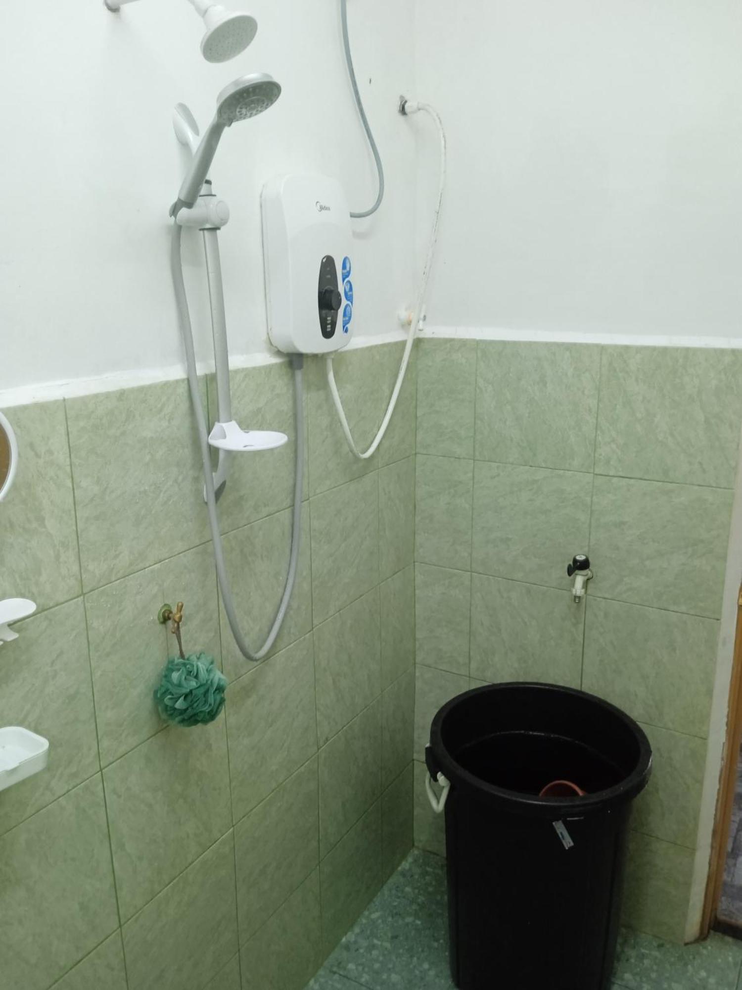 Homestay Idaman B B With 2 Room Aircond 2 Quen Bed And Not Sharing Room -Privacy Kuala Terengganu Exteriör bild