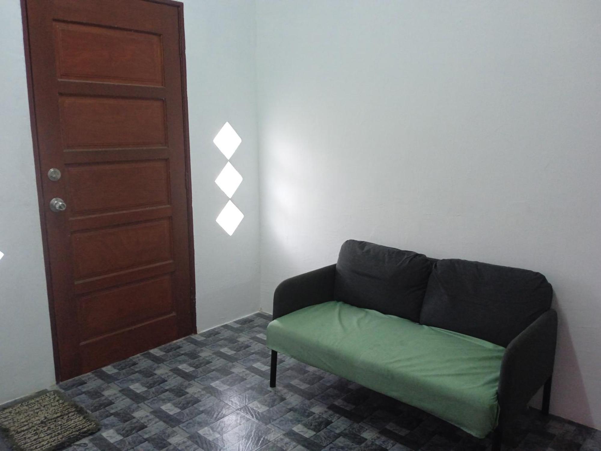 Homestay Idaman B B With 2 Room Aircond 2 Quen Bed And Not Sharing Room -Privacy Kuala Terengganu Exteriör bild
