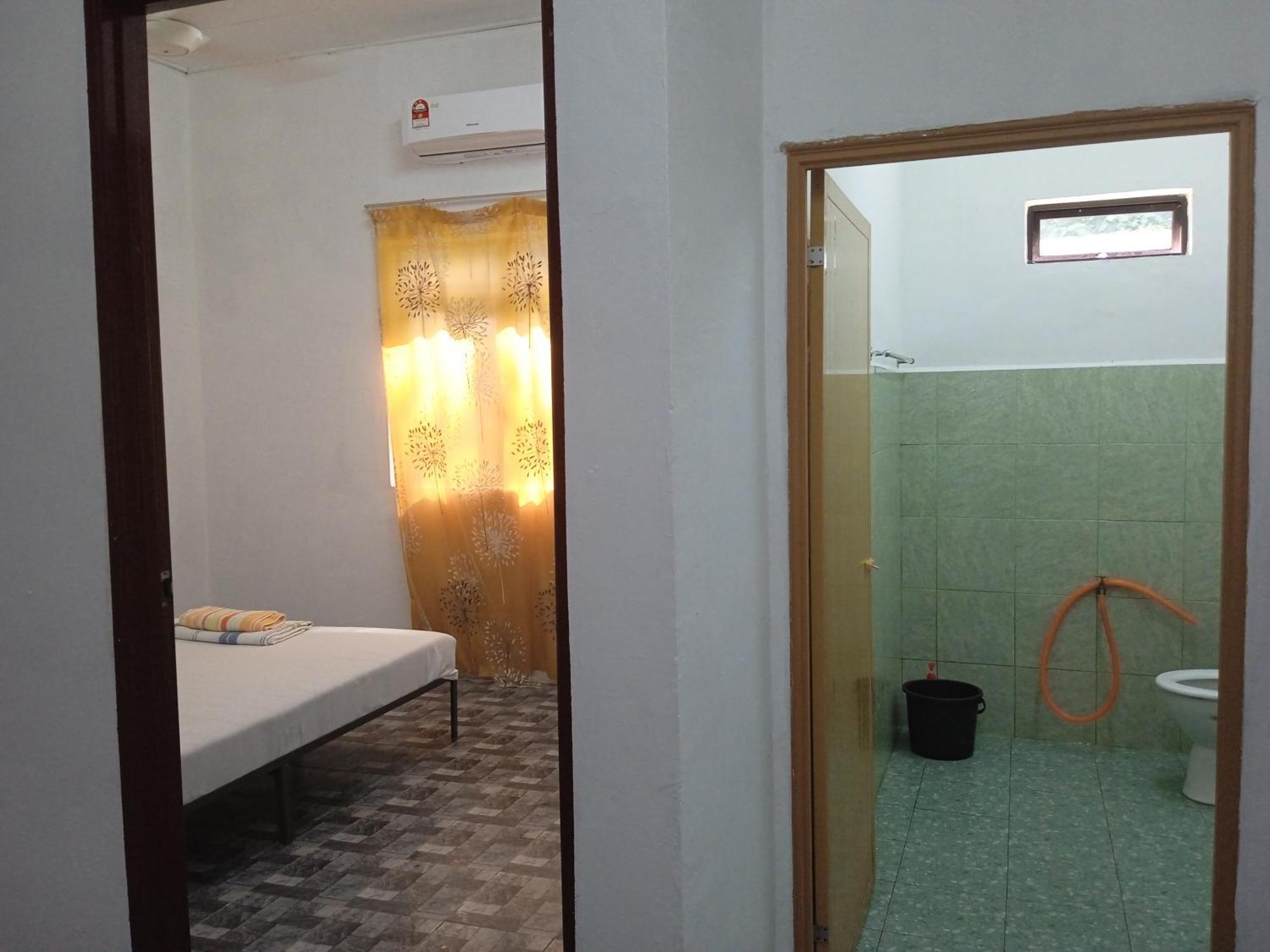 Homestay Idaman B B With 2 Room Aircond 2 Quen Bed And Not Sharing Room -Privacy Kuala Terengganu Exteriör bild